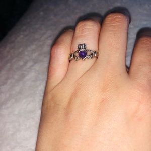 WHITE GOLD PURPLE AMETHYST STONE CLADDAGH RING